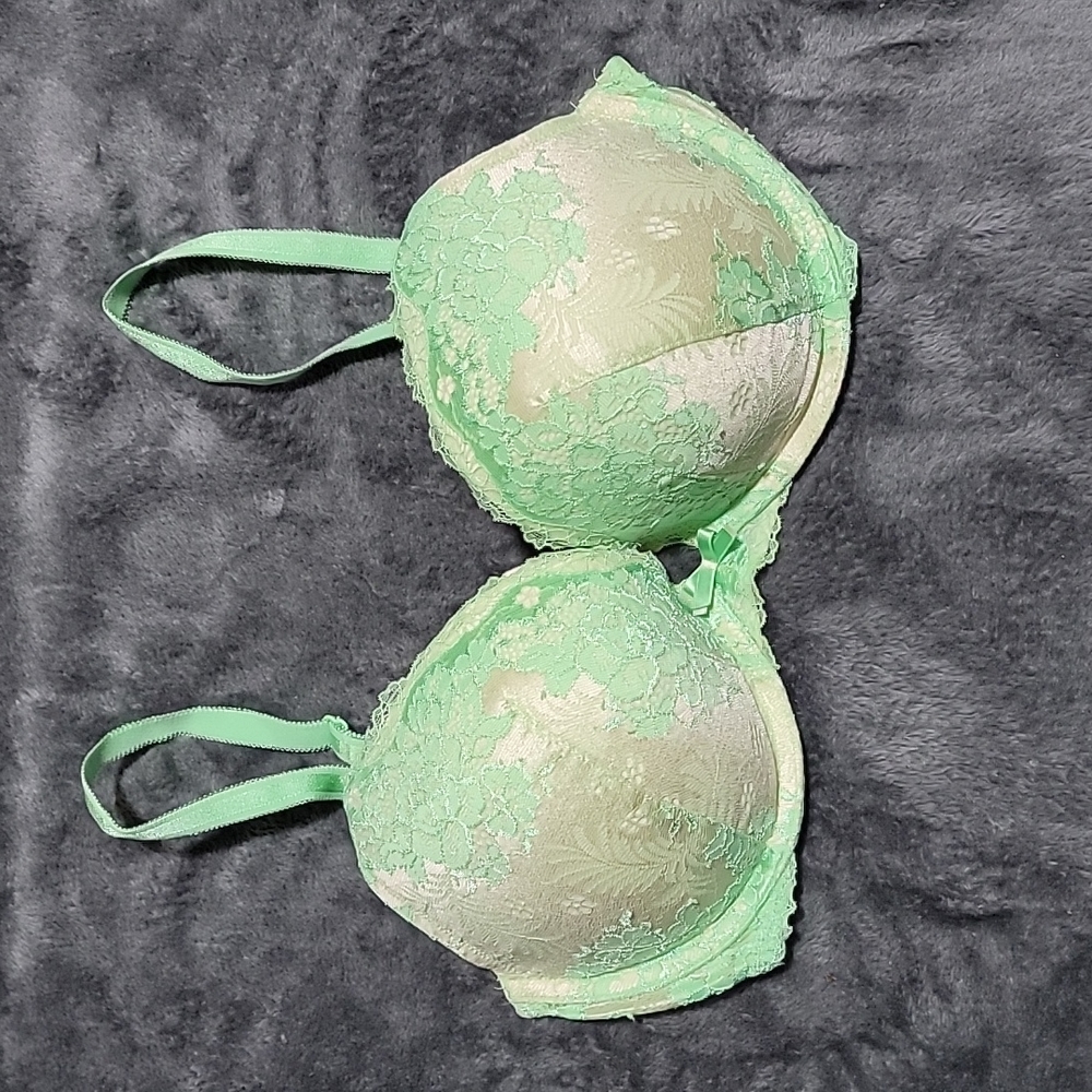 NWOT PUSH-UP BRA